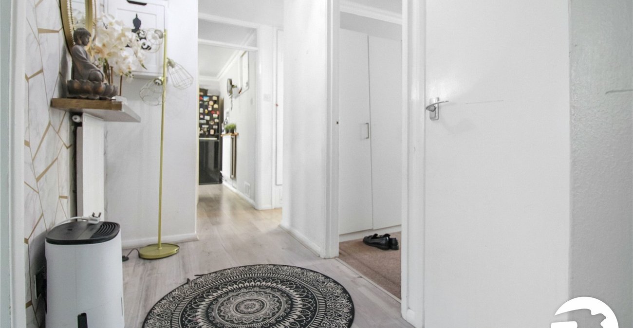 2 bedroom property to rent in Swanscombe | Robinson Michael & Jackson