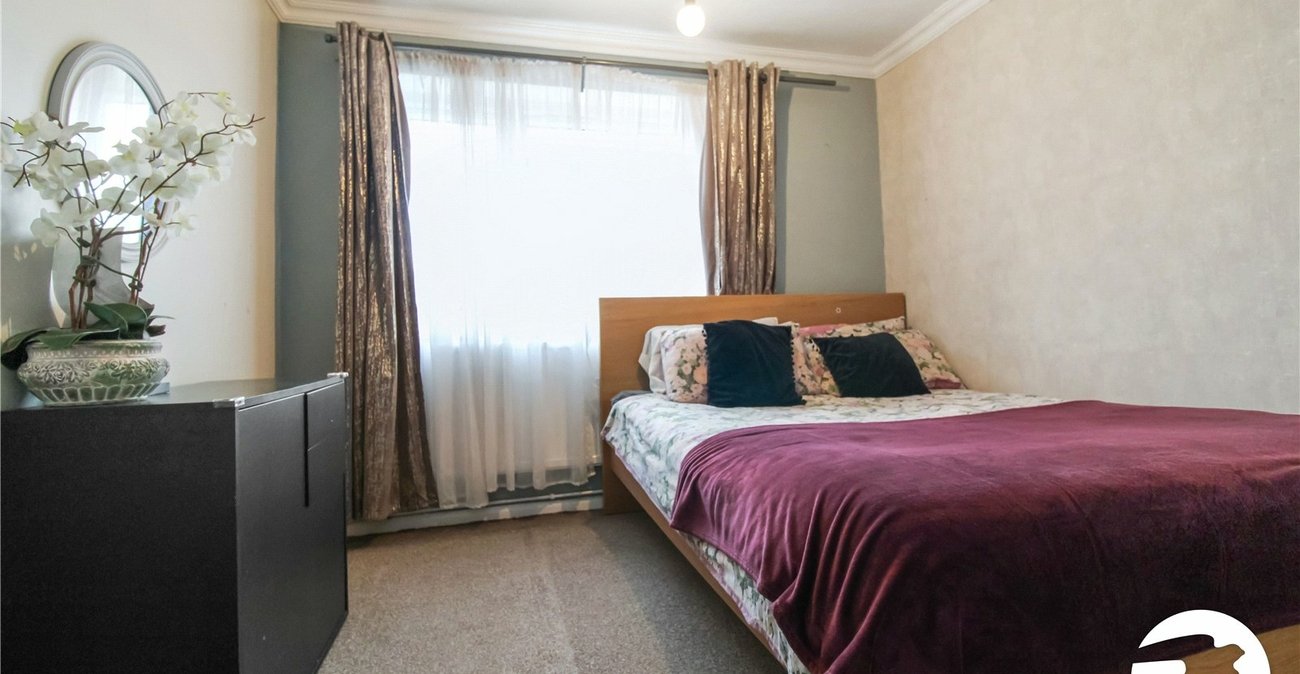 2 bedroom property to rent in Swanscombe | Robinson Michael & Jackson