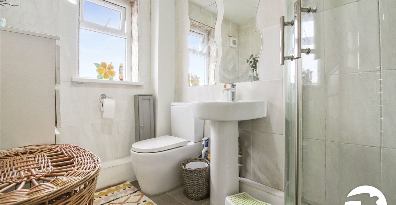 2 bedroom property to rent in Swanscombe | Robinson Michael & Jackson