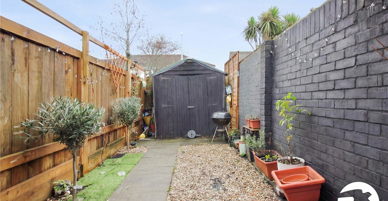 2 bedroom property to rent in Swanscombe | Robinson Michael & Jackson