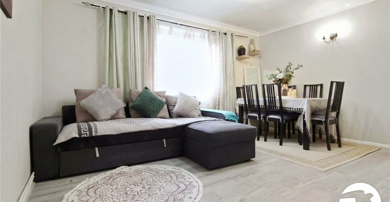 2 bedroom property to rent in Swanscombe | Robinson Michael & Jackson