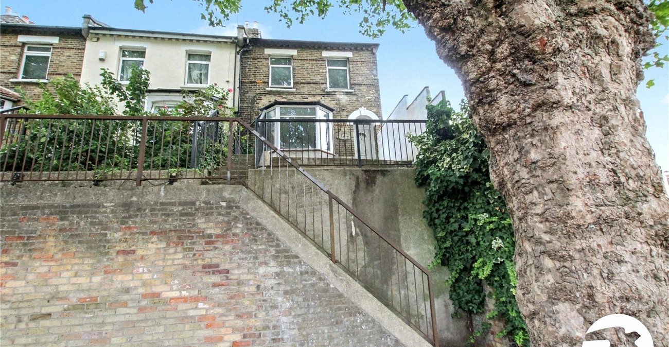 3 bedroom house to rent in Plumstead | 