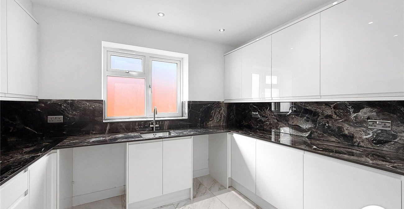 4 bedroom house to rent in Rochester | Robinson Michael & Jackson
