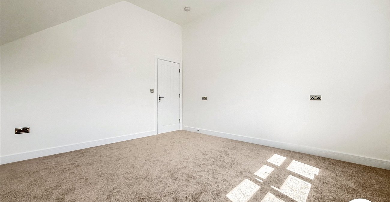 4 bedroom house to rent in Rochester | Robinson Michael & Jackson