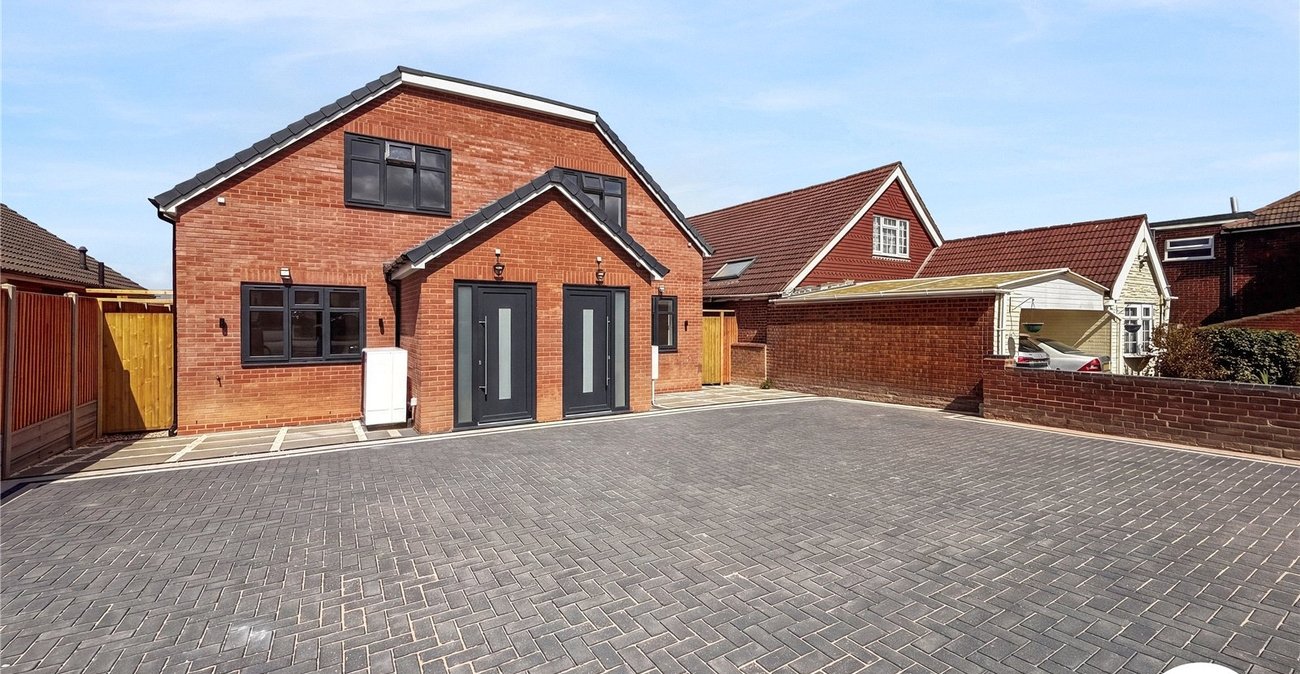 4 bedroom house to rent in Rochester | Robinson Michael & Jackson