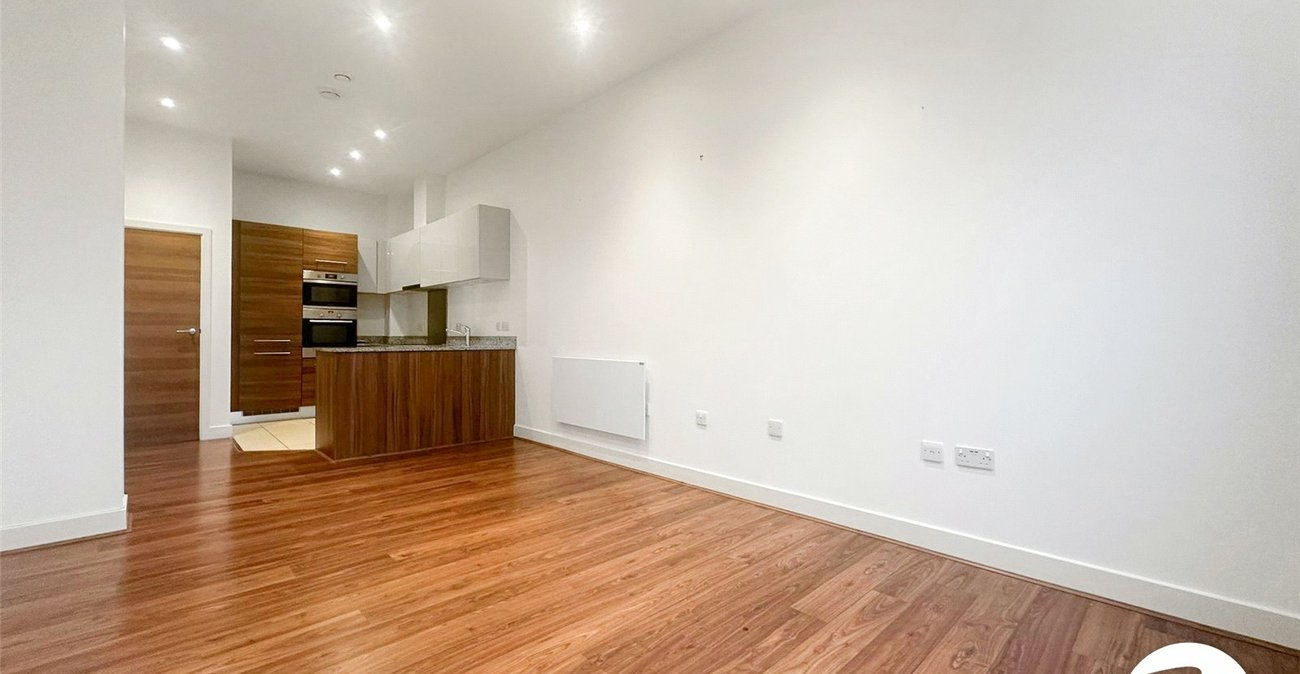 3 bedroom property to rent in London | 