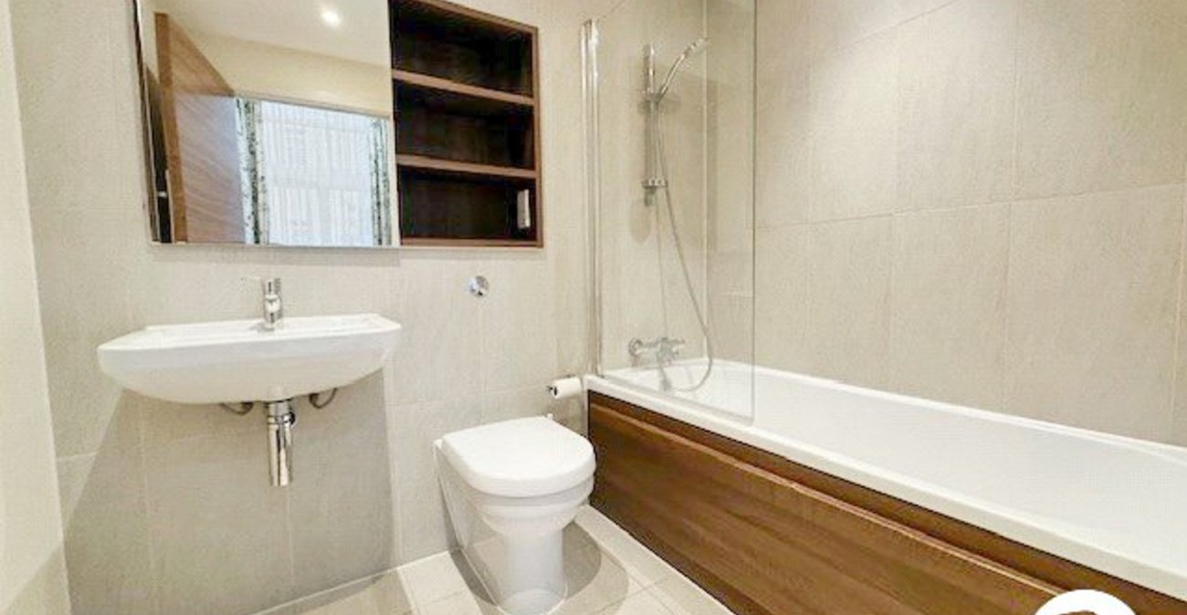 3 bedroom property to rent in London | 