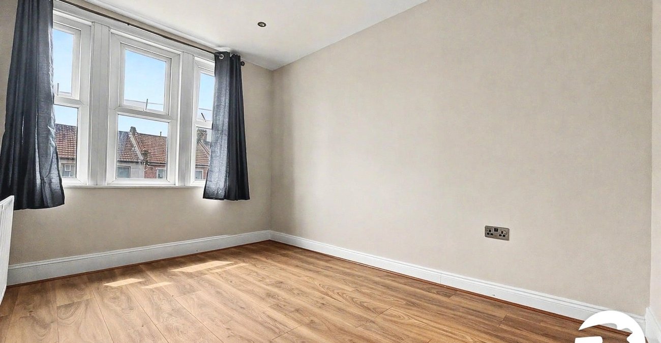 3 bedroom property to rent in Erith | Robinson Jackson