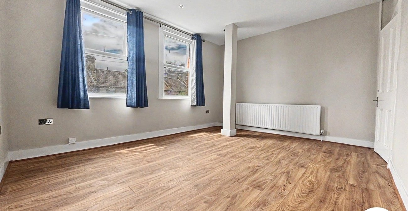 3 bedroom property to rent in Erith | Robinson Jackson
