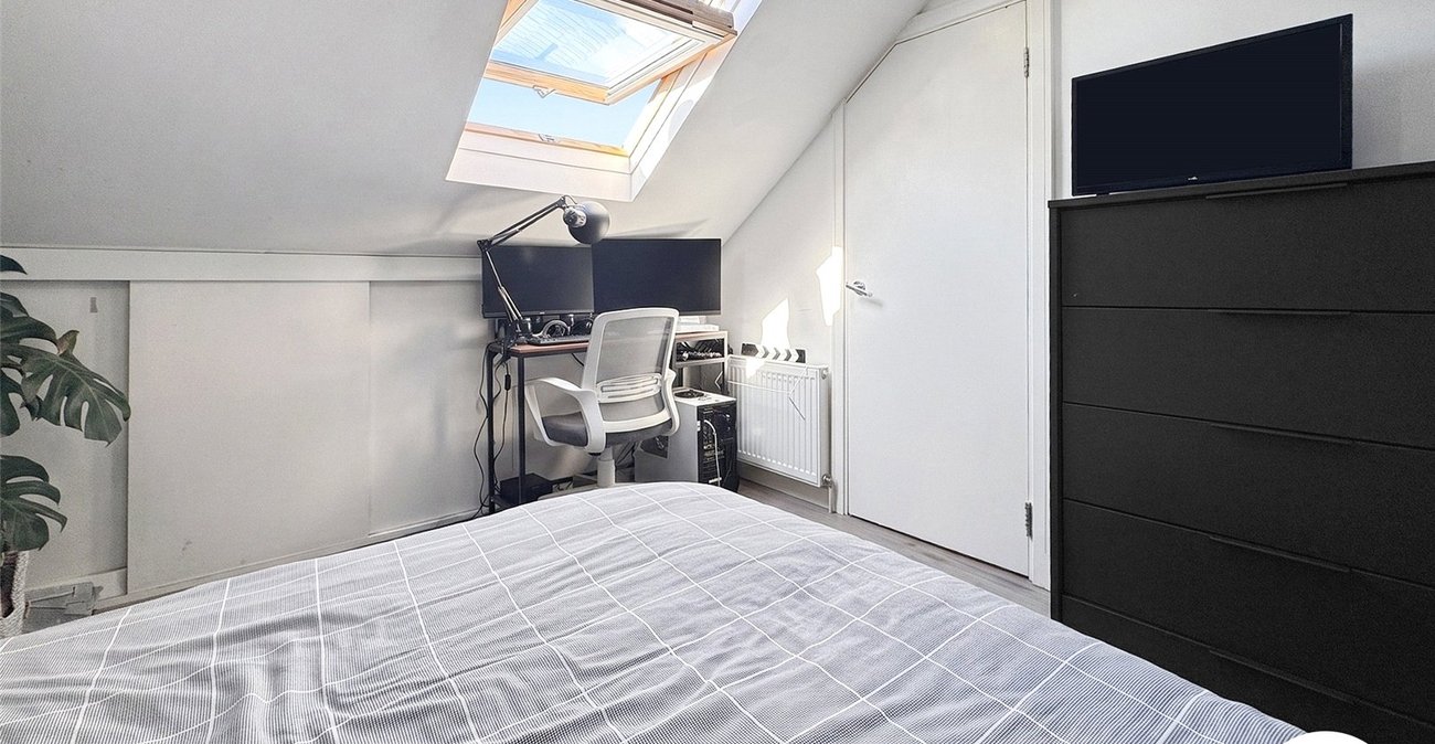 2 bedroom property to rent in London | Robinson Jackson