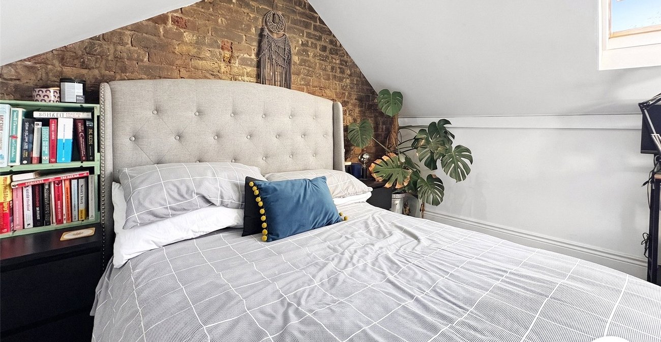 2 bedroom property to rent in London | Robinson Jackson