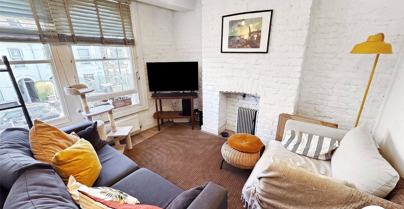 2 bedroom property to rent in London | Robinson Jackson