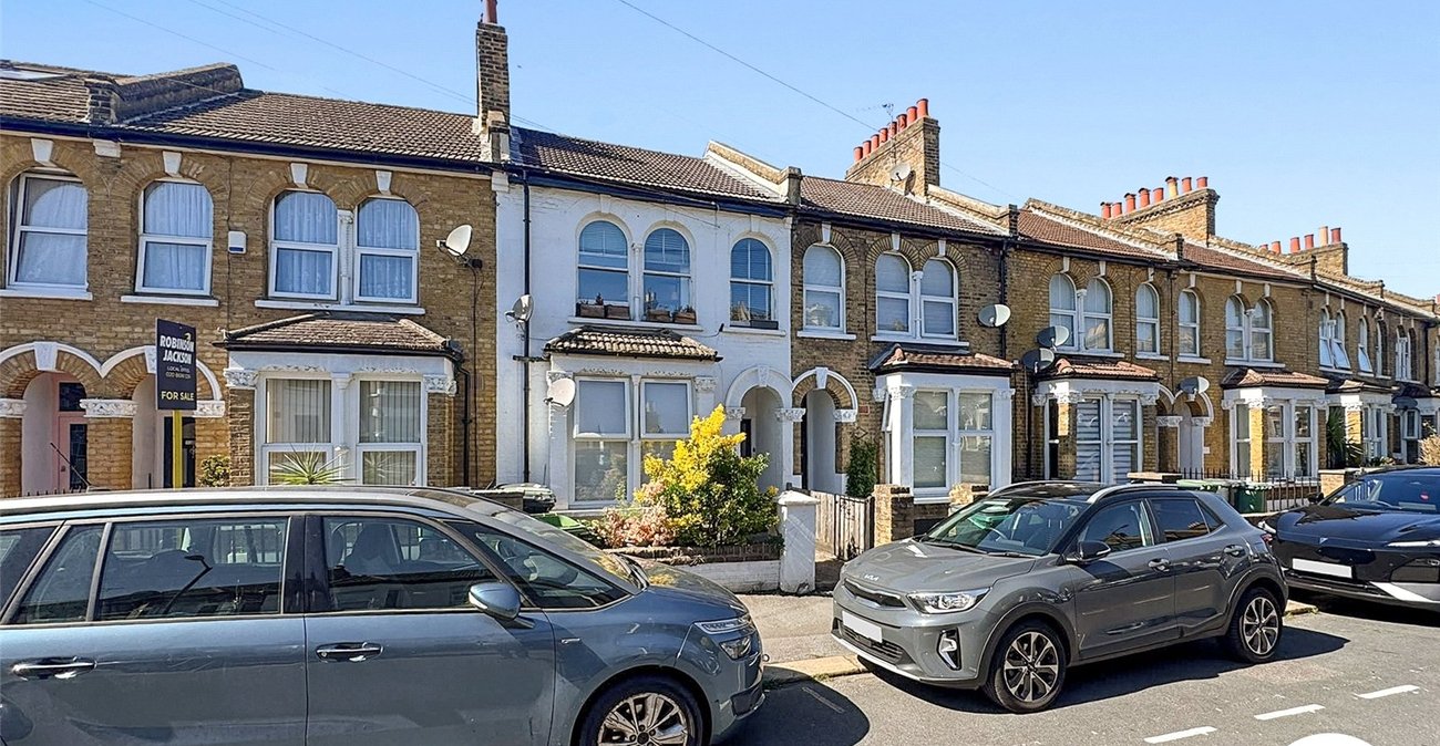 2 bedroom property to rent in London | Robinson Jackson