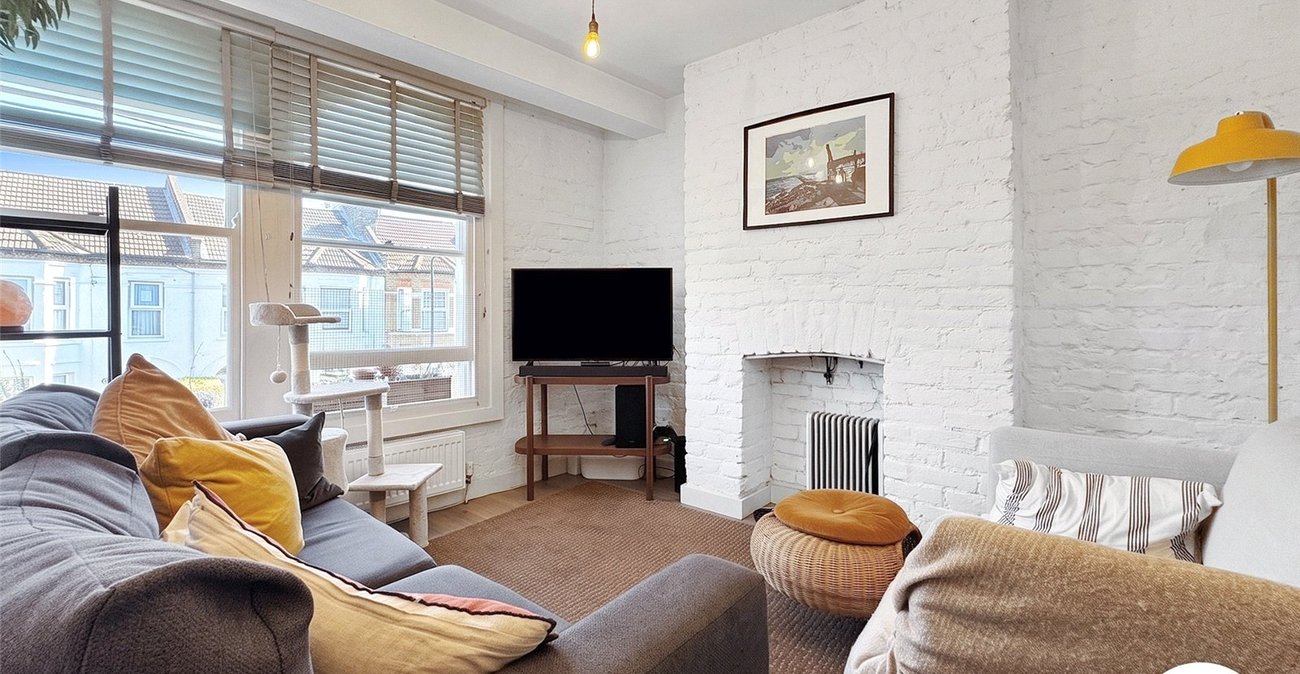 2 bedroom property to rent in London | Robinson Jackson