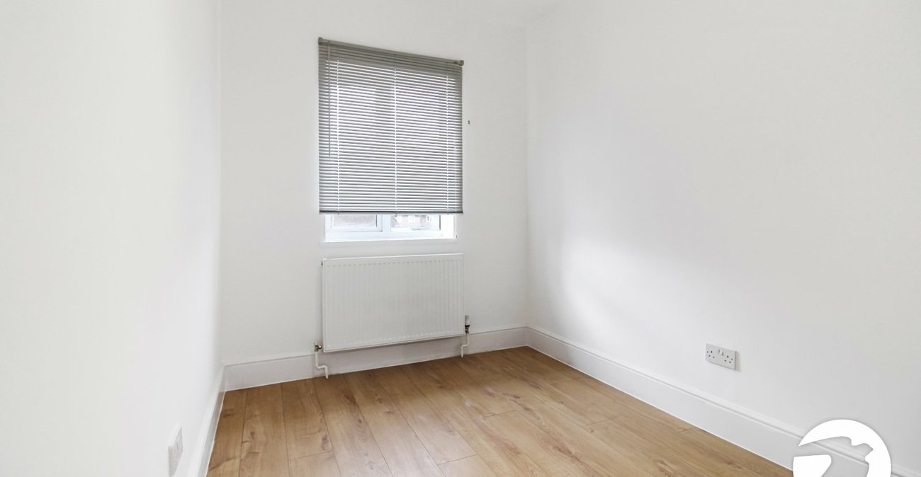 3 bedroom house to rent in London | Robinson Jackson