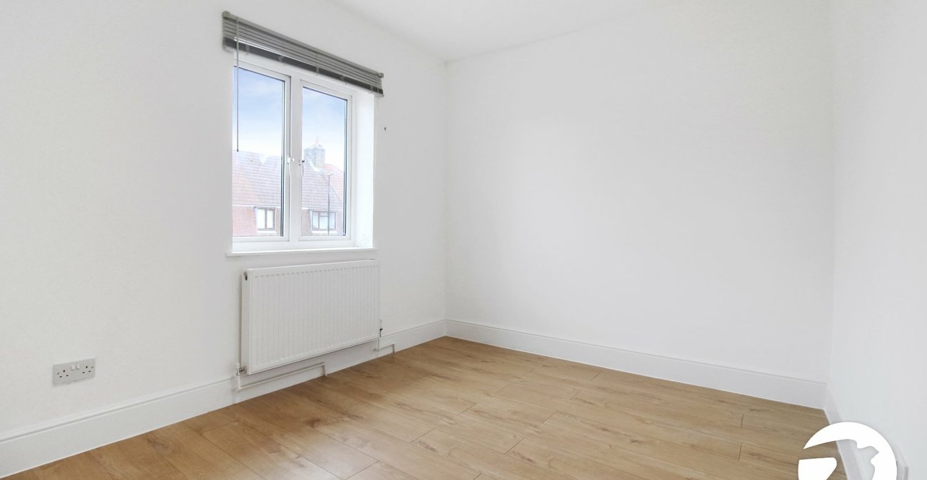 3 bedroom house to rent in London | Robinson Jackson