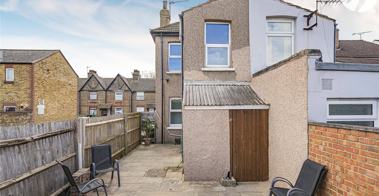2 bedroom house to rent in Swanscombe | Robinson Michael & Jackson
