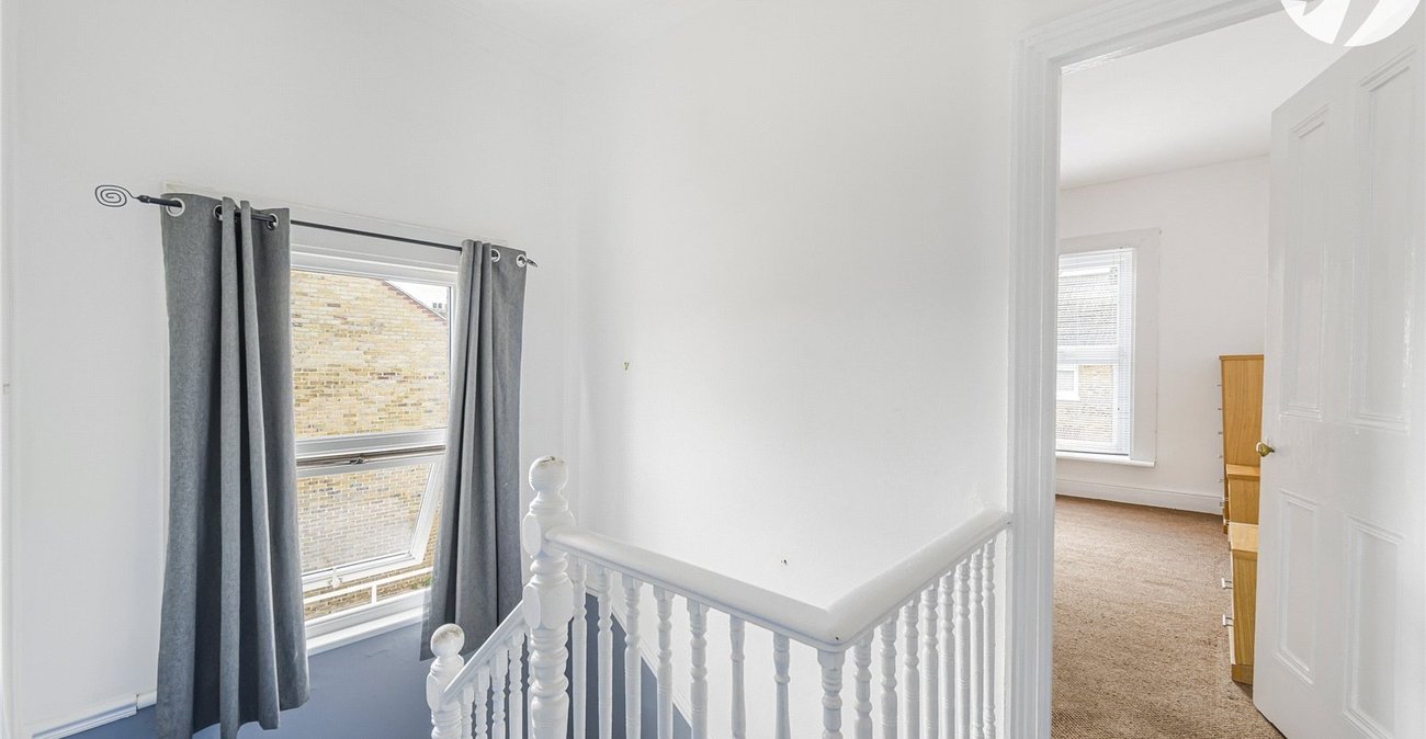 2 bedroom house to rent in Swanscombe | Robinson Michael & Jackson