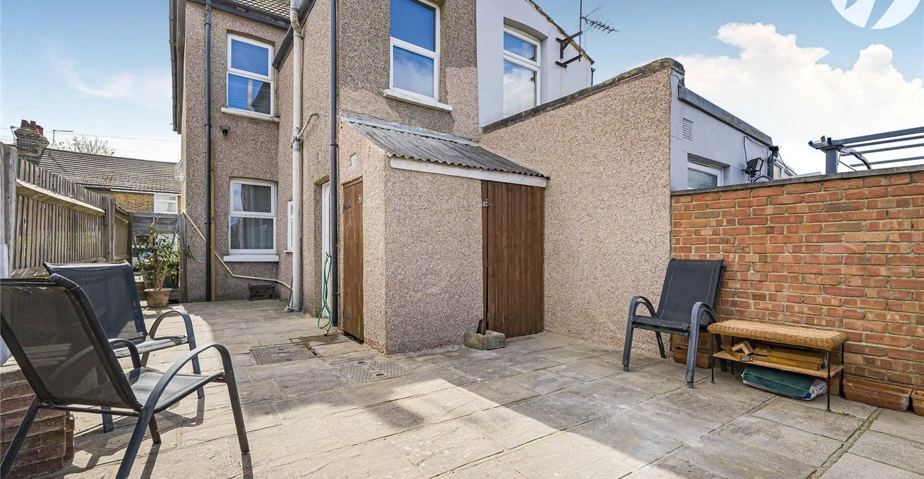2 bedroom house to rent in Swanscombe | Robinson Michael & Jackson