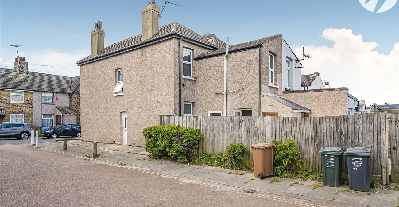 2 bedroom house to rent in Swanscombe | Robinson Michael & Jackson