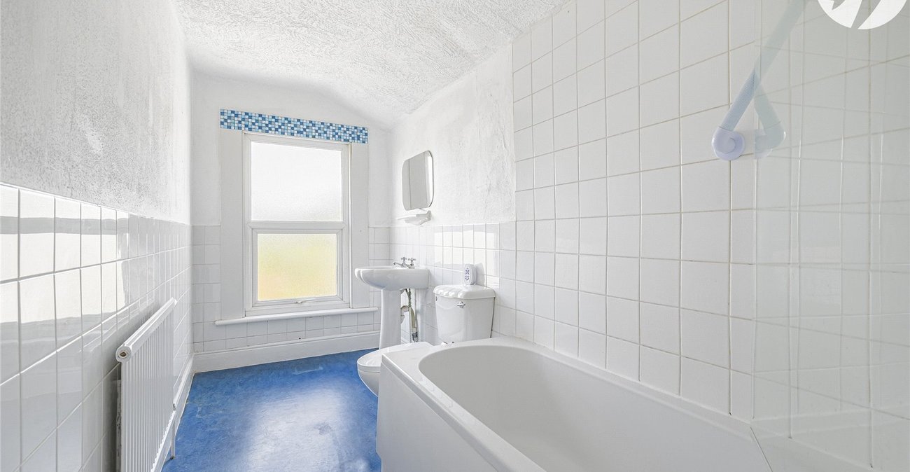 2 bedroom house to rent in Swanscombe | Robinson Michael & Jackson