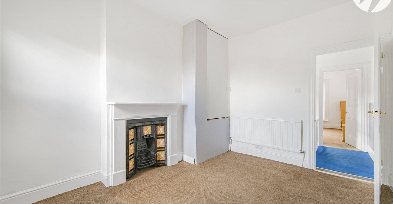 2 bedroom house to rent in Swanscombe | Robinson Michael & Jackson
