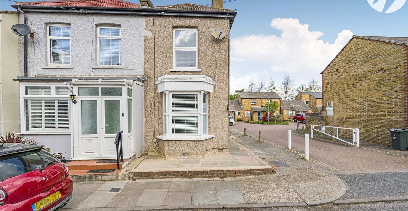 2 bedroom house to rent in Swanscombe | Robinson Michael & Jackson