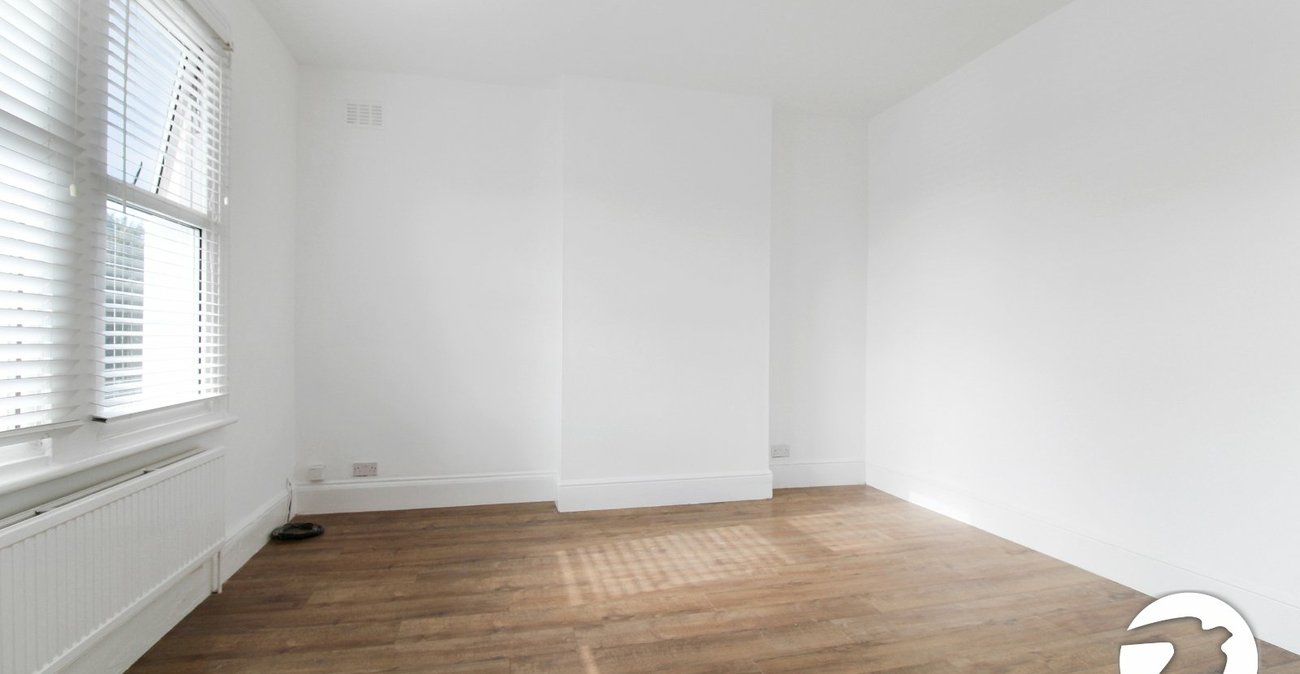 2 bedroom property to rent in London | Robinson Jackson