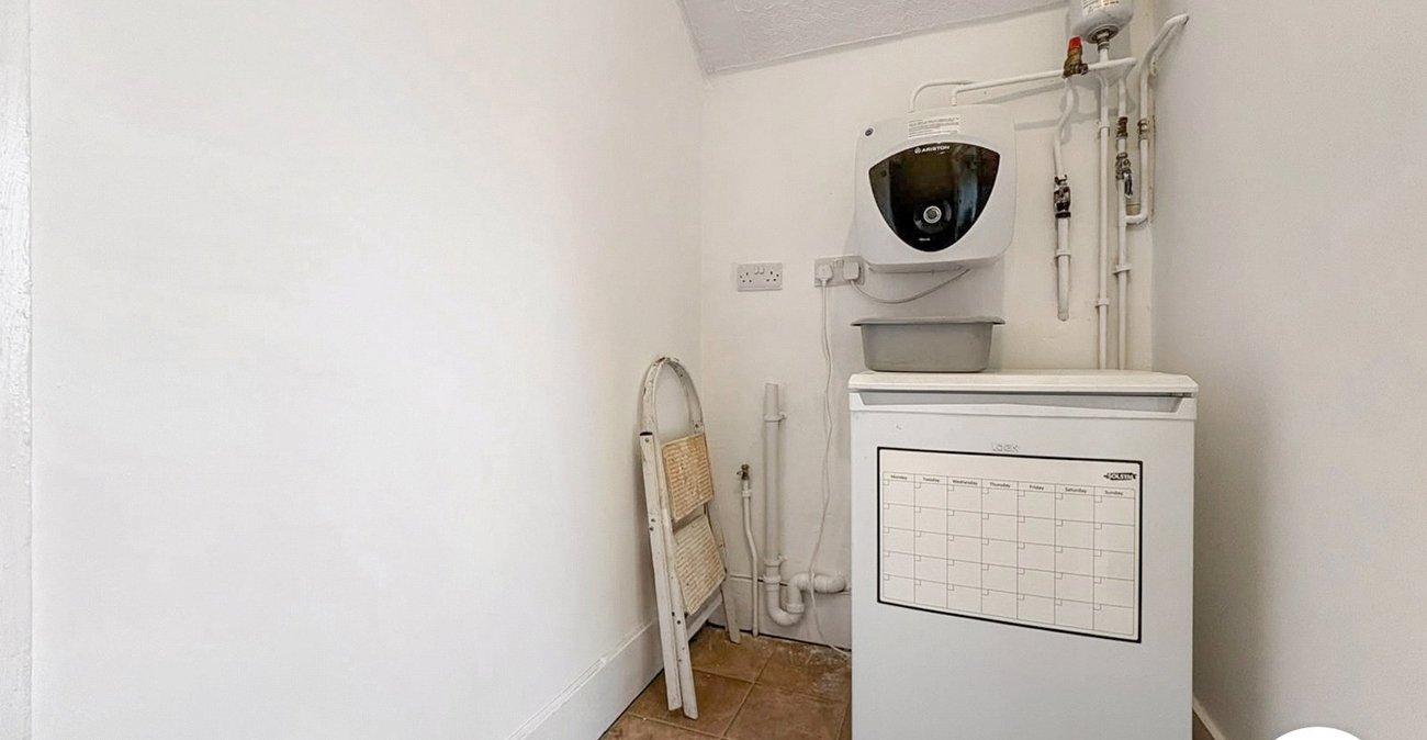 1 bedroom property to rent in Rochester | Robinson Michael & Jackson