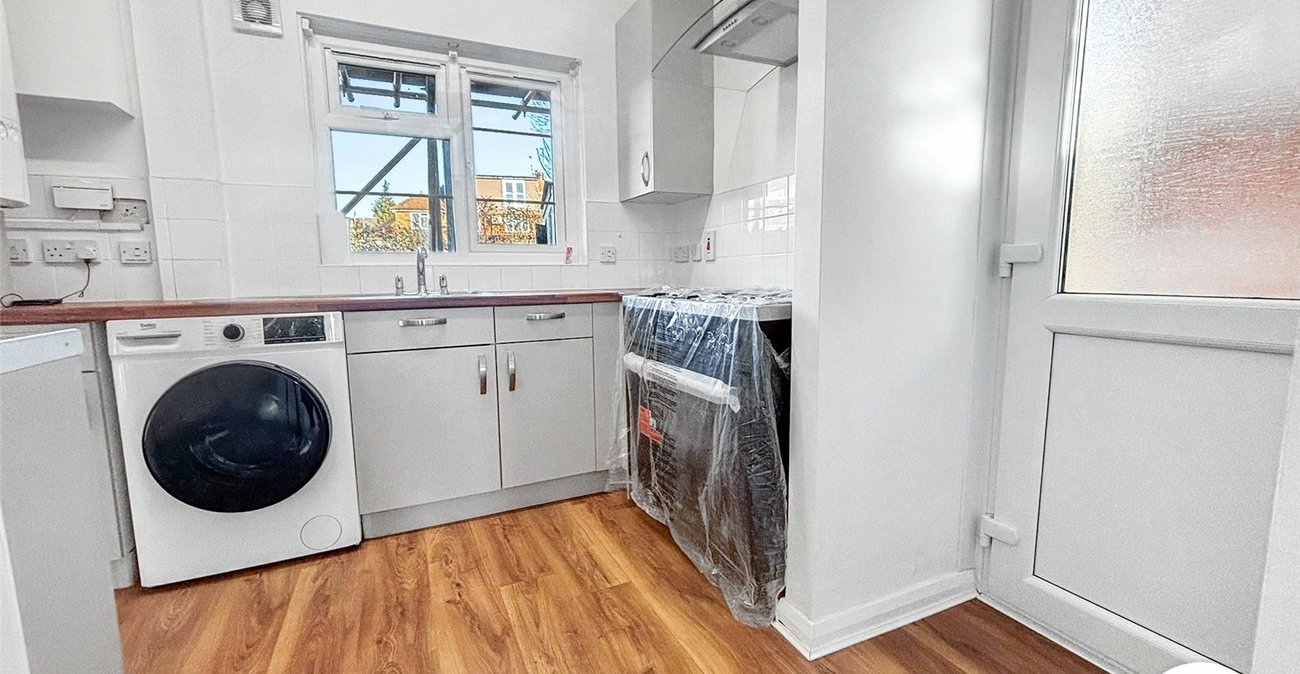 2 bedroom property to rent in Sidcup | Robinson Jackson