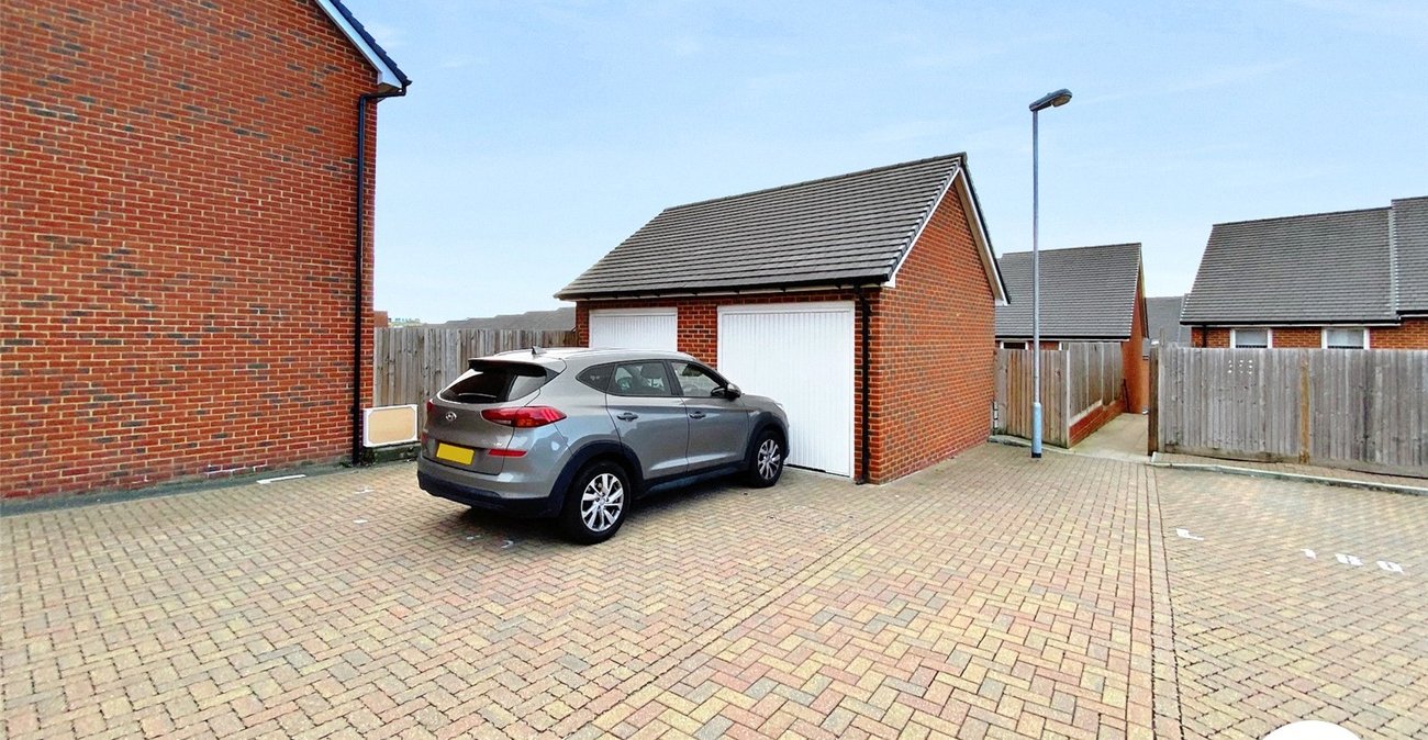 4 bedroom house to rent in Dartford | Robinson Jackson