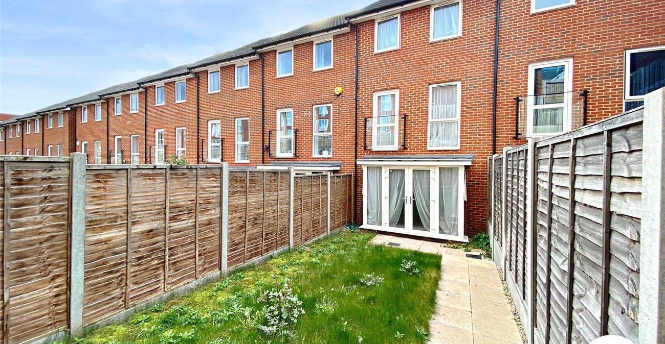 4 bedroom house to rent in Dartford | Robinson Jackson