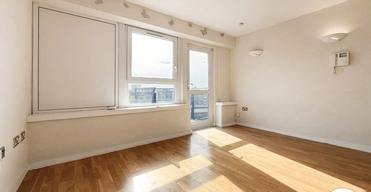 2 bedroom property to rent in London | 