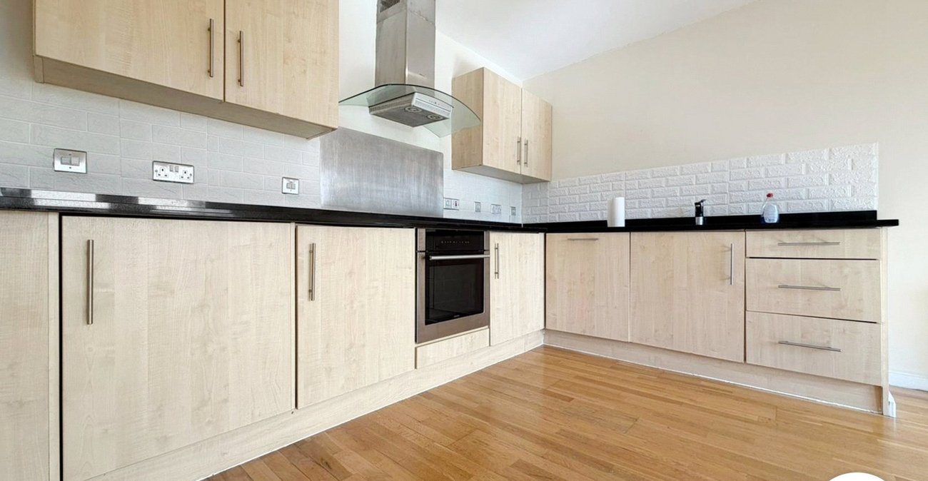 2 bedroom property to rent in London | 