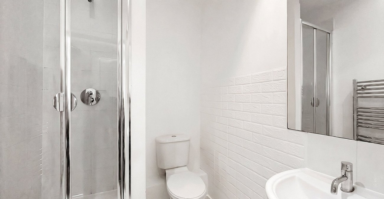 2 bedroom property to rent in London | 