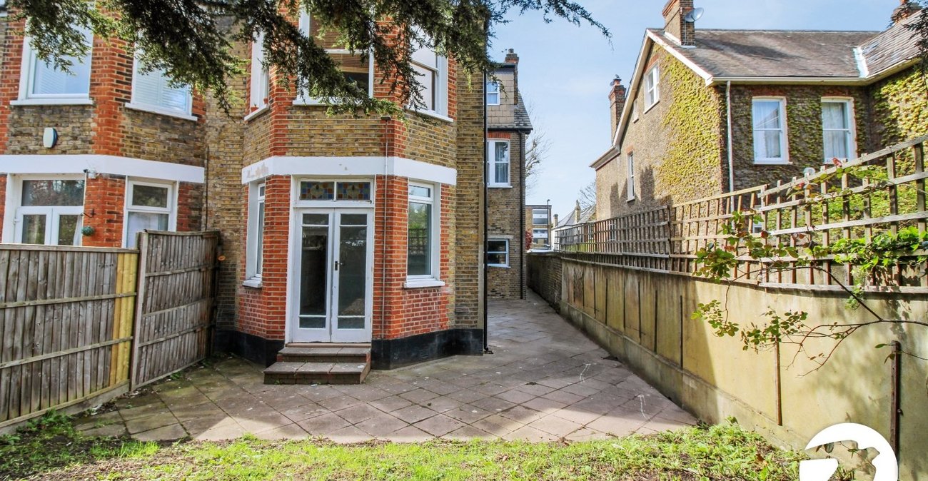 2 bedroom property to rent in London | Robinson Jackson