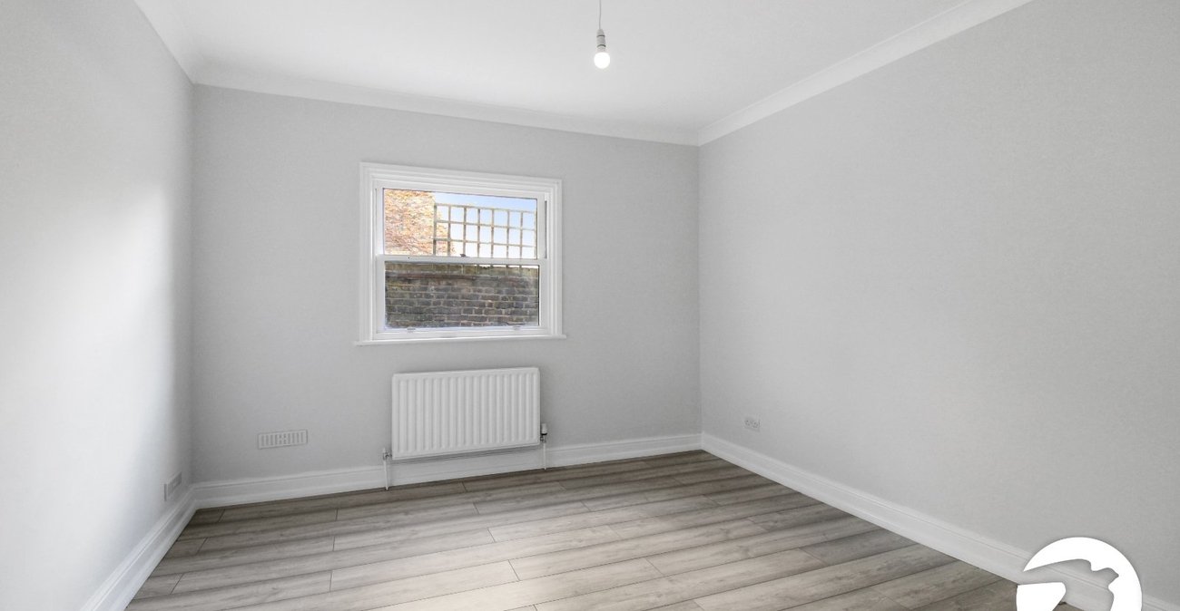 2 bedroom property to rent in London | Robinson Jackson