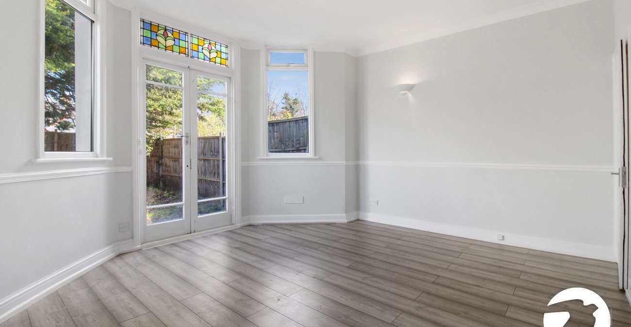 2 bedroom property to rent in London | Robinson Jackson