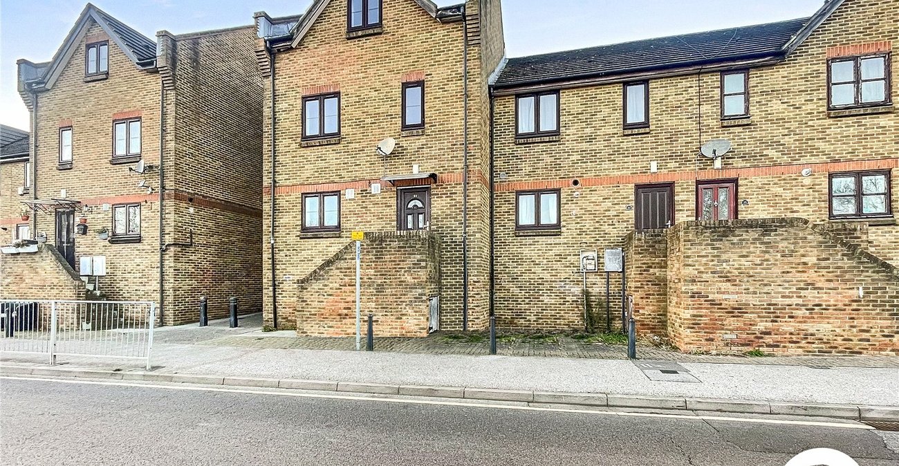 3 bedroom house to rent in Strood | Robinson Michael & Jackson