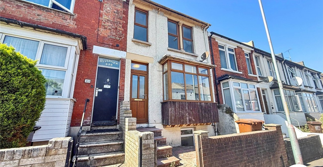 3 bedroom house to rent in Gillingham | Robinson Michael & Jackson