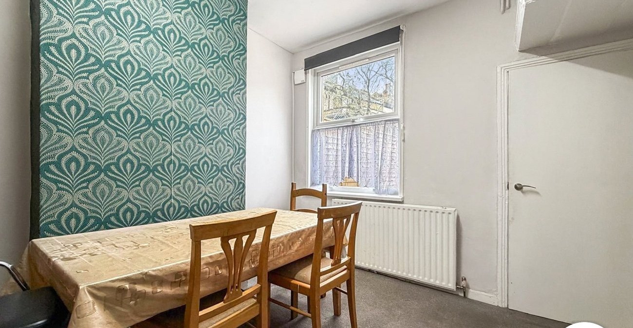 2 bedroom house to rent in London | 