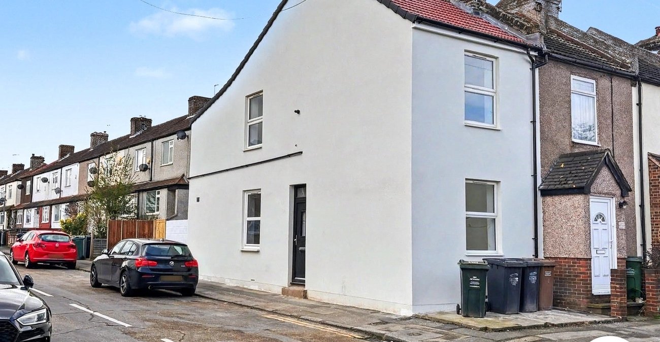 2 bedroom house to rent in Dartford | Robinson Jackson