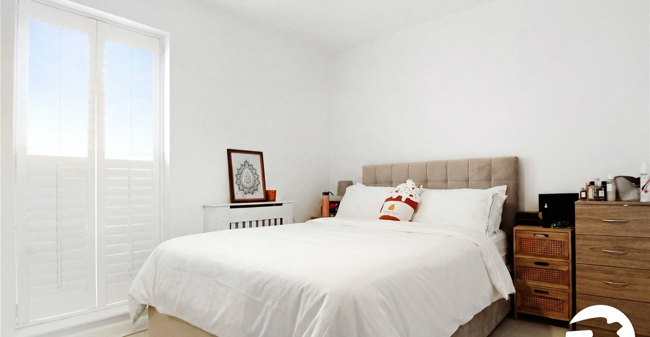 1 bedroom property to rent in Greenhithe | Robinson Michael & Jackson