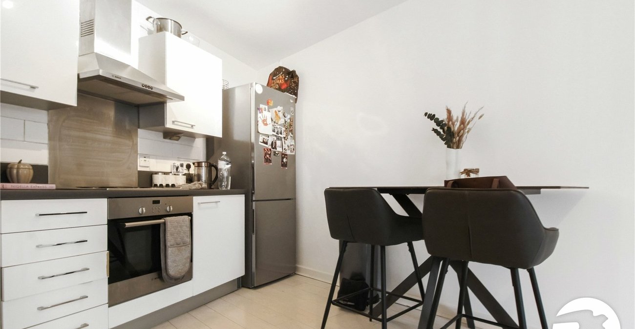 1 bedroom property to rent in Greenhithe | Robinson Michael & Jackson