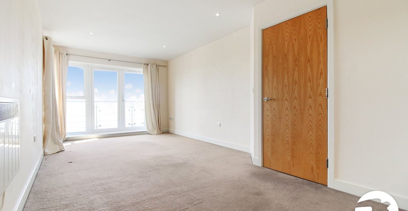 2 bedroom property to rent in Greenhithe | Robinson Michael & Jackson