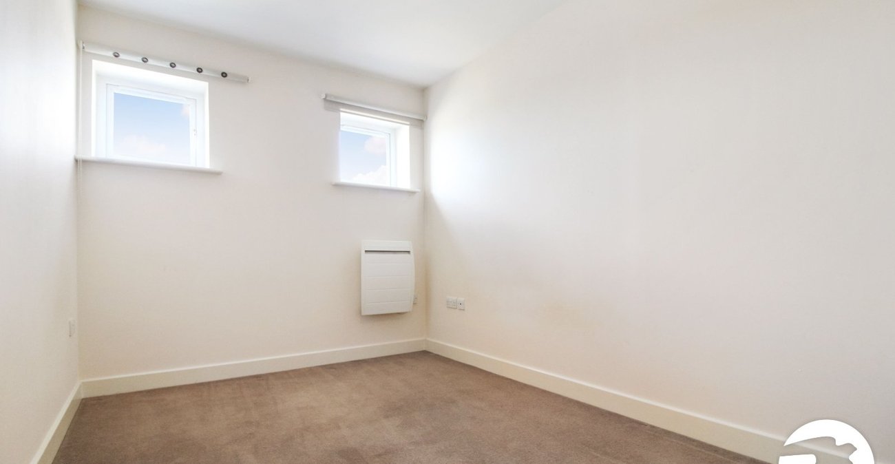 2 bedroom property to rent in Greenhithe | Robinson Michael & Jackson