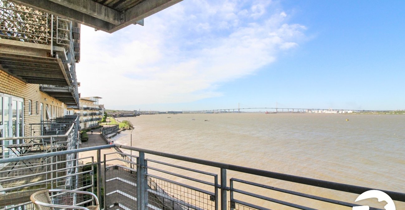 2 bedroom property to rent in Greenhithe | Robinson Michael & Jackson