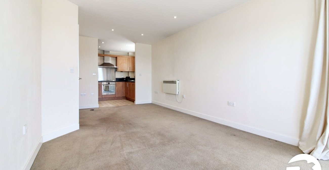 2 bedroom property to rent in Greenhithe | Robinson Michael & Jackson