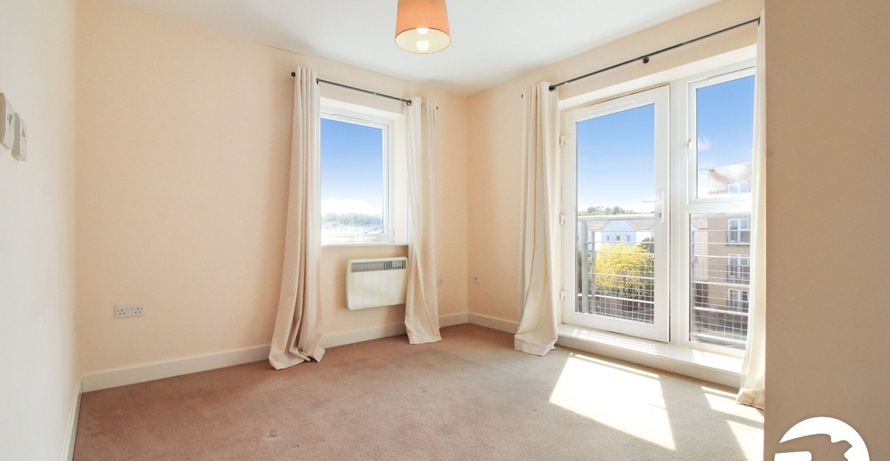 2 bedroom property to rent in Greenhithe | Robinson Michael & Jackson
