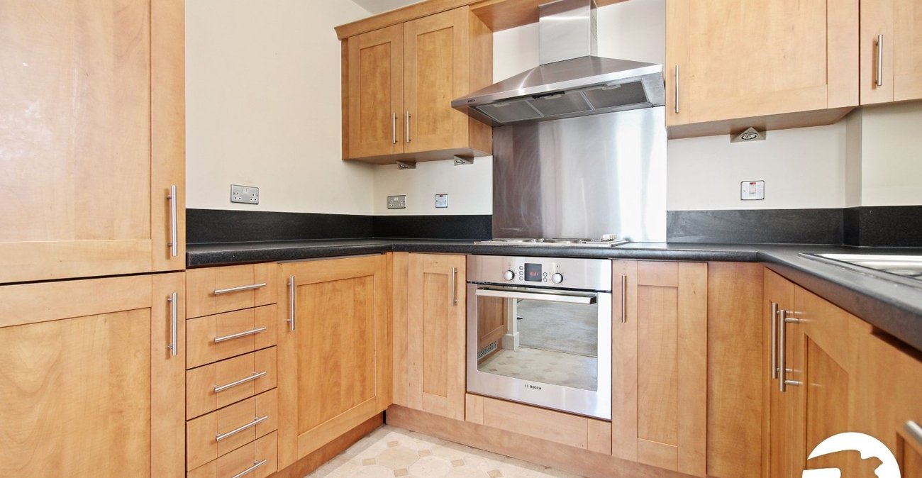 2 bedroom property to rent in Greenhithe | Robinson Michael & Jackson